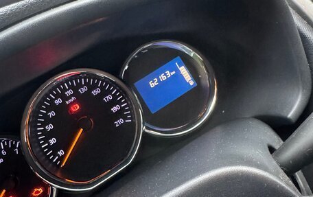 Renault Logan II, 2016 год, 900 000 рублей, 9 фотография