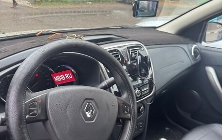 Renault Logan II, 2016 год, 900 000 рублей, 5 фотография