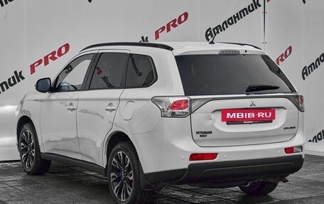 Mitsubishi Outlander III рестайлинг 3, 2013 год, 1 295 000 рублей, 6 фотография