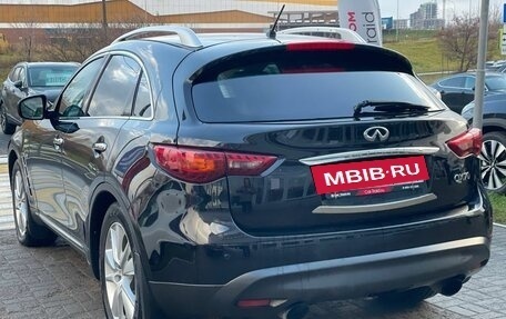 Infiniti QX70, 2014 год, 2 420 000 рублей, 7 фотография