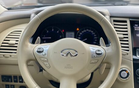 Infiniti QX70, 2014 год, 2 420 000 рублей, 21 фотография