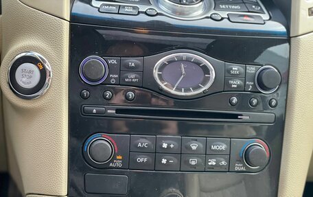 Infiniti QX70, 2014 год, 2 420 000 рублей, 19 фотография