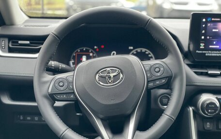 Toyota RAV4, 2025 год, 3 950 000 рублей, 23 фотография