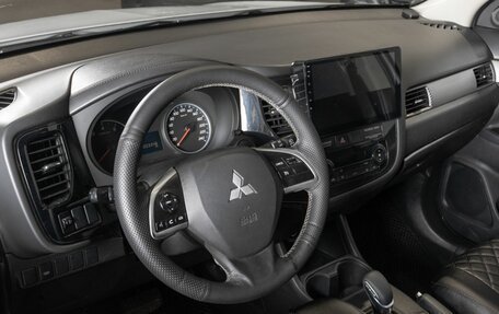 Mitsubishi Outlander III рестайлинг 3, 2015 год, 1 270 000 рублей, 3 фотография