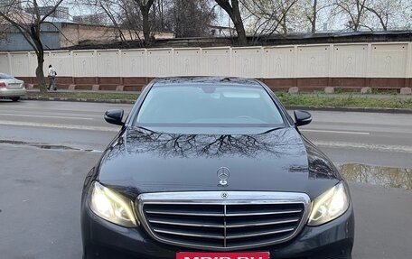 Mercedes-Benz E-Класс, 2019 год, 2 700 000 рублей, 1 фотография