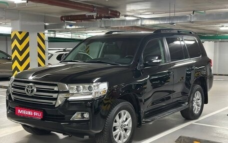 Toyota Land Cruiser 200, 2020 год, 8 800 000 рублей, 1 фотография