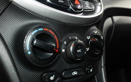 Hyundai Solaris II рестайлинг, 2011 год, 650 000 рублей, 17 фотография