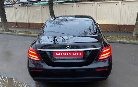 Mercedes-Benz E-Класс, 2019 год, 2 700 000 рублей, 3 фотография