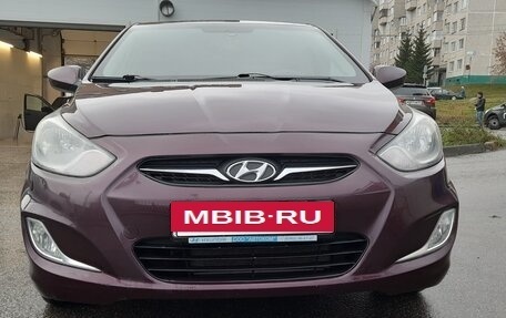 Hyundai Solaris II рестайлинг, 2011 год, 700 000 рублей, 2 фотография