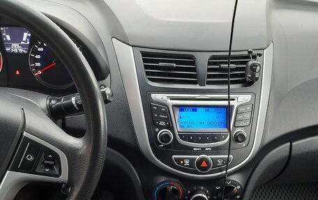 Hyundai Solaris II рестайлинг, 2011 год, 700 000 рублей, 11 фотография