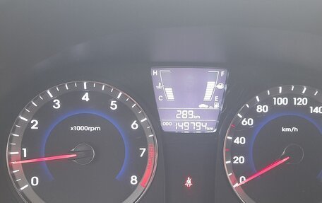 Hyundai Solaris II рестайлинг, 2011 год, 700 000 рублей, 10 фотография