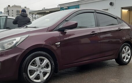 Hyundai Solaris II рестайлинг, 2011 год, 700 000 рублей, 6 фотография