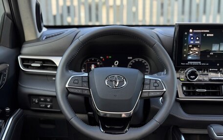 Toyota Highlander, 2025 год, 5 900 000 рублей, 23 фотография