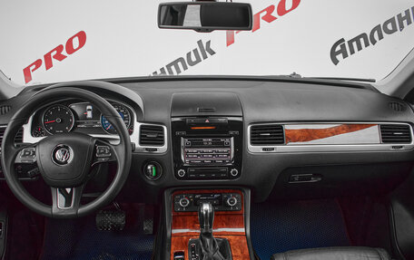 Volkswagen Touareg III, 2012 год, 1 995 000 рублей, 10 фотография