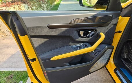 Lamborghini Urus I, 2022 год, 32 000 000 рублей, 17 фотография