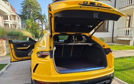 Lamborghini Urus I, 2022 год, 32 000 000 рублей, 30 фотография