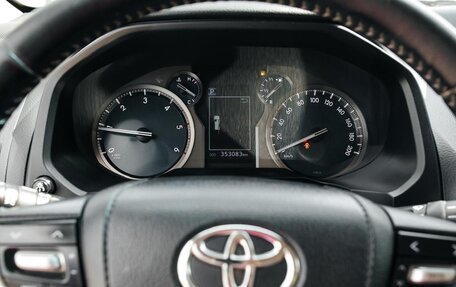 Toyota Land Cruiser Prado 150 рестайлинг 2, 2018 год, 3 600 000 рублей, 6 фотография