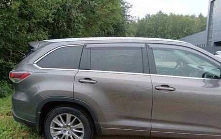 Toyota Highlander III, 2015 год, 3 250 000 рублей, 10 фотография