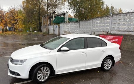 Volkswagen Jetta VI, 2013 год, 1 200 000 рублей, 2 фотография