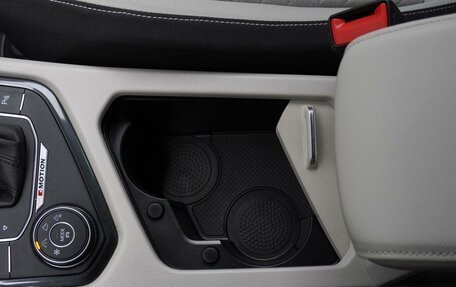 Volkswagen Tiguan II, 2017 год, 2 105 000 рублей, 26 фотография