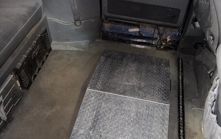 Chrysler Town & Country IV, 2004 год, 330 000 рублей, 11 фотография