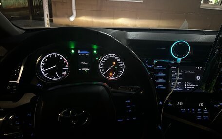 Toyota Camry, 2019 год, 2 600 000 рублей, 3 фотография