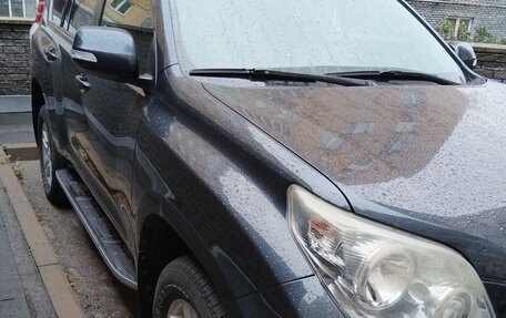 Toyota Land Cruiser Prado 150 рестайлинг 2, 2013 год, 3 050 000 рублей, 1 фотография