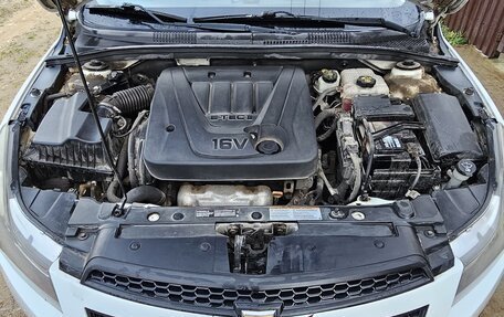 Chevrolet Cruze II, 2010 год, 550 000 рублей, 4 фотография