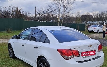 Chevrolet Cruze II, 2010 год, 550 000 рублей, 3 фотография