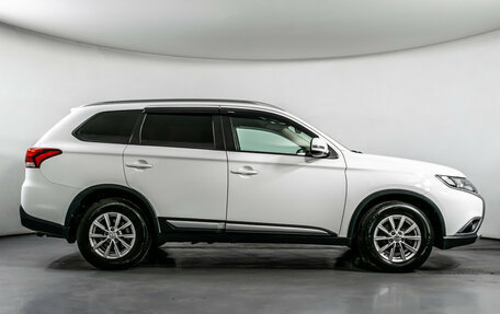 Mitsubishi Outlander III рестайлинг 3, 2017 год, 2 050 000 рублей, 4 фотография