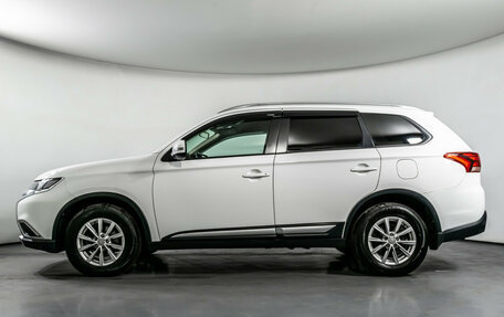 Mitsubishi Outlander III рестайлинг 3, 2017 год, 2 050 000 рублей, 8 фотография