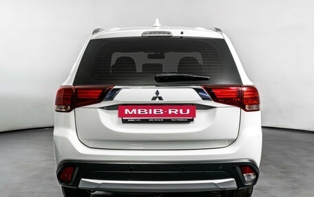 Mitsubishi Outlander III рестайлинг 3, 2017 год, 2 050 000 рублей, 6 фотография