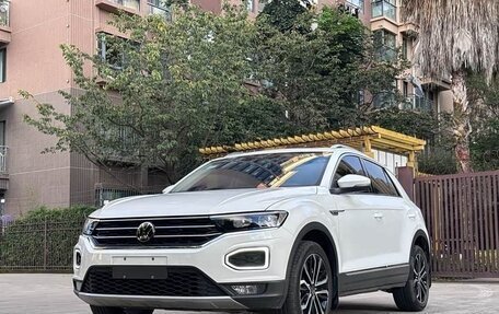 Volkswagen T-Roc I, 2022 год, 1 500 000 рублей, 3 фотография