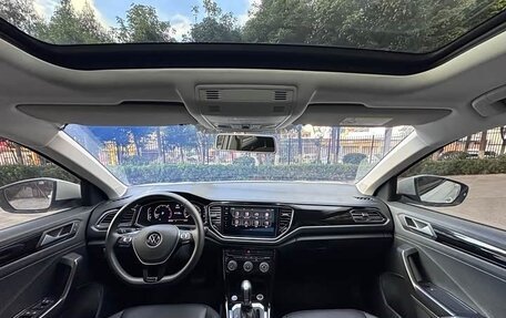 Volkswagen T-Roc I, 2022 год, 1 500 000 рублей, 10 фотография