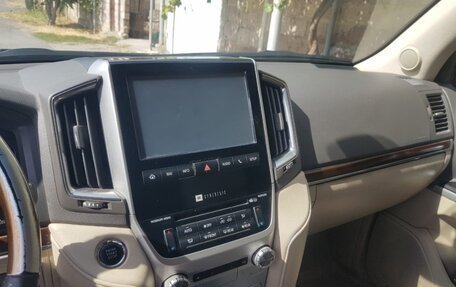 Toyota Land Cruiser 200, 2018 год, 7 200 000 рублей, 10 фотография