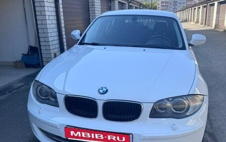 BMW 1 серия, 2011 год, 1 020 000 рублей, 2 фотография