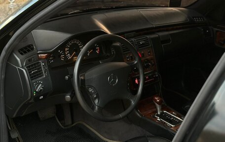 Mercedes-Benz E-Класс, 1998 год, 540 000 рублей, 8 фотография