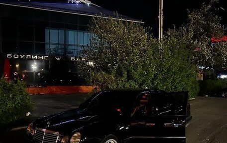 Mercedes-Benz E-Класс, 1998 год, 540 000 рублей, 3 фотография