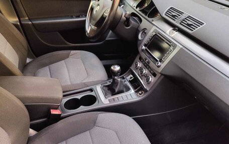 Volkswagen Passat B7, 2011 год, 827 000 рублей, 21 фотография