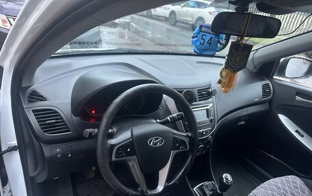 Hyundai Solaris II рестайлинг, 2014 год, 1 250 000 рублей, 17 фотография