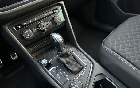 Volkswagen Tiguan II, 2018 год, 1 798 000 рублей, 16 фотография