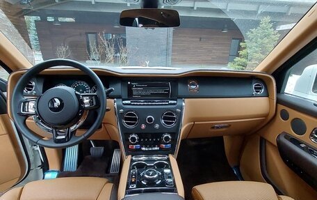 Rolls-Royce Cullinan, 2020 год, 33 000 000 рублей, 9 фотография