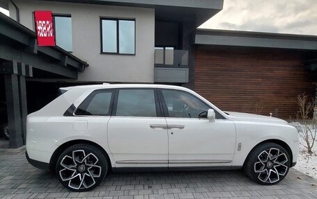 Rolls-Royce Cullinan, 2020 год, 33 000 000 рублей, 4 фотография