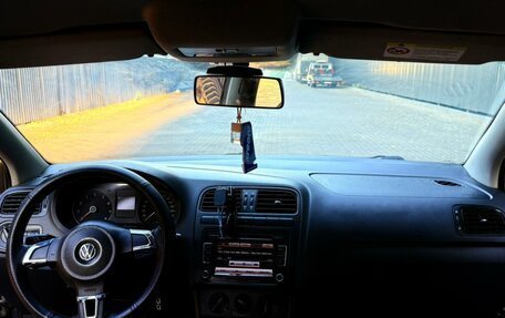 Volkswagen Polo VI (EU Market), 2011 год, 560 000 рублей, 2 фотография