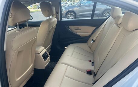 BMW 3 серия, 2018 год, 1 900 000 рублей, 13 фотография