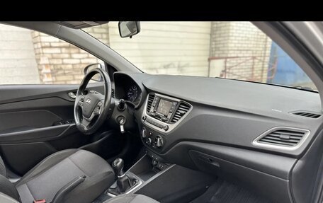 Hyundai Solaris II рестайлинг, 2017 год, 1 200 000 рублей, 15 фотография