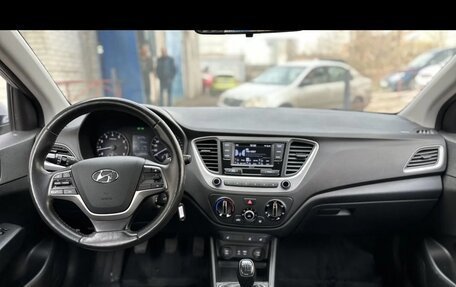 Hyundai Solaris II рестайлинг, 2017 год, 1 200 000 рублей, 17 фотография