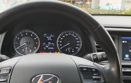 Hyundai Elantra VI рестайлинг, 2019 год, 1 800 000 рублей, 6 фотография