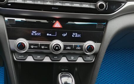 Hyundai Elantra VI рестайлинг, 2019 год, 1 800 000 рублей, 11 фотография