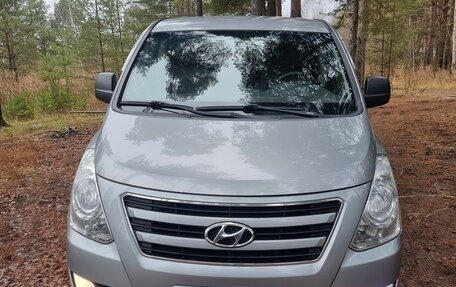 Hyundai Grand Starex Grand Starex I рестайлинг 2, 2017 год, 2 650 000 рублей, 1 фотография